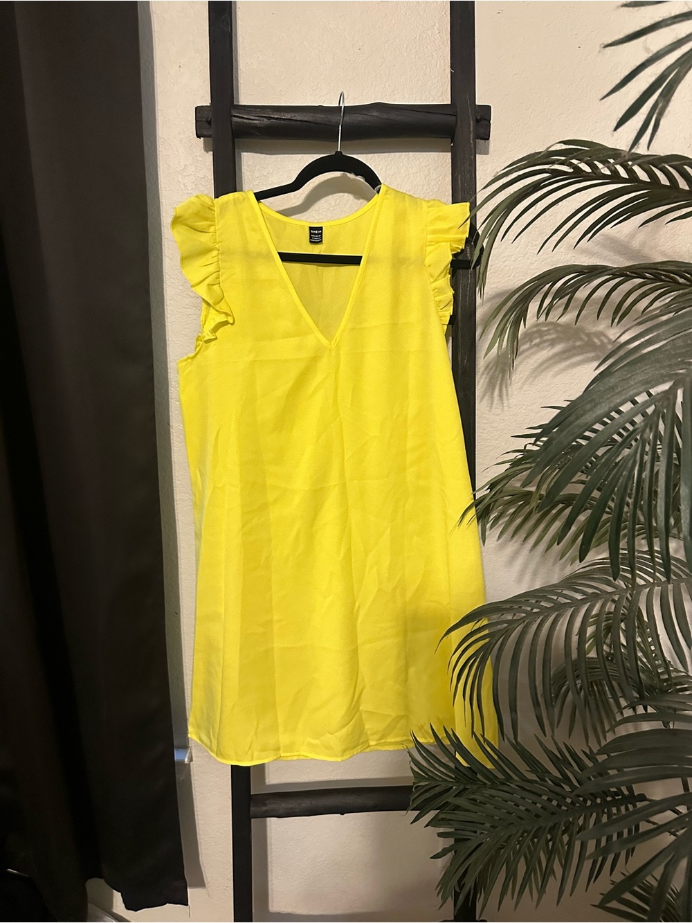 Laundry By Shelli Segal Sunny Yellow Ruffle Sleeve V-Neck Tank